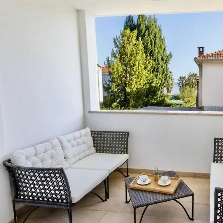Stylish New Zven Heated Pool Сasa de vacaciones *